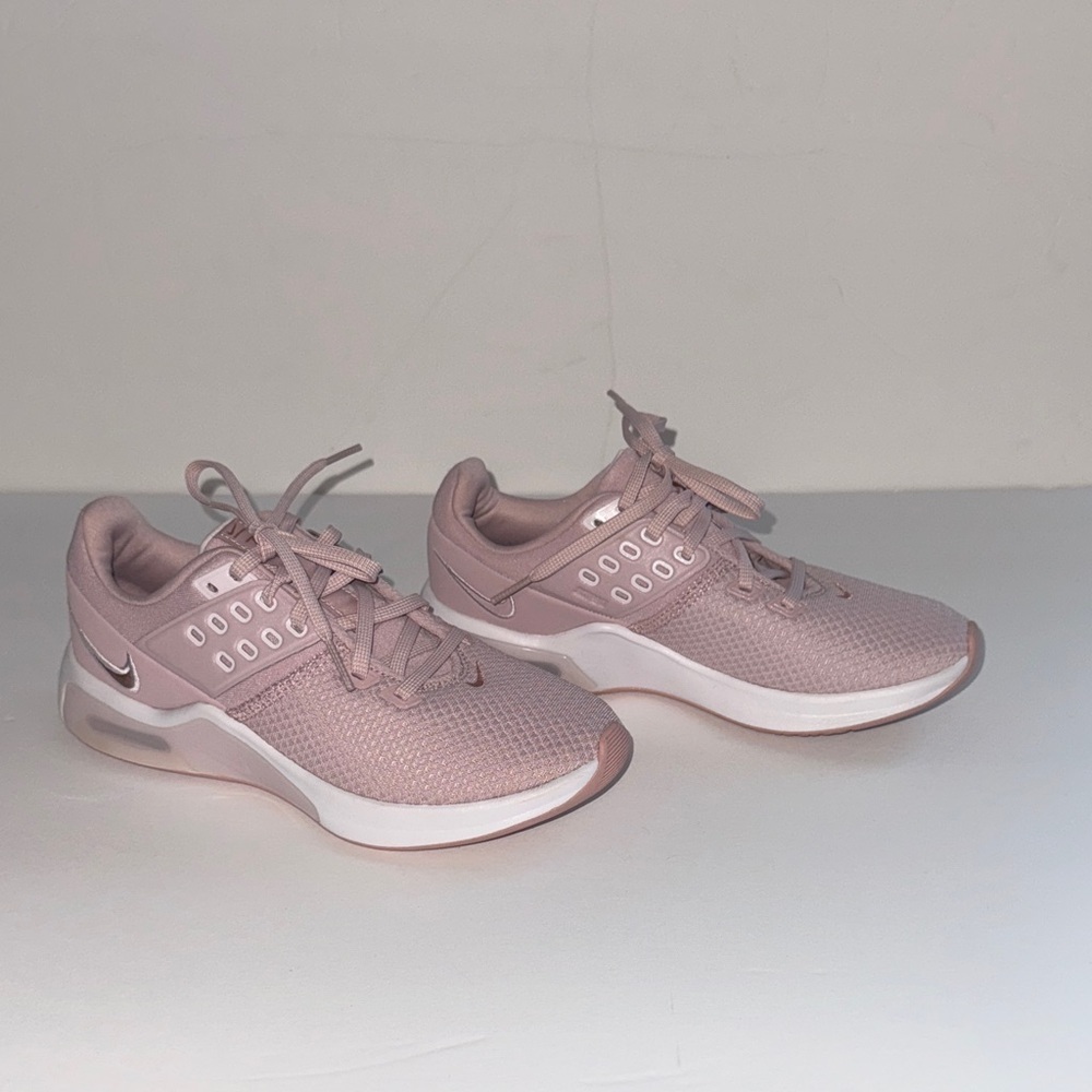 Nike Women's Sneakers Size 6.5 Gym Workout Exercise Walking